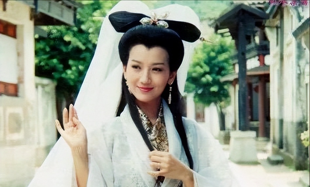 赵雅芝|赵雅芝的情史堪比电视剧集,经历家暴、出轨、偷情、等丰富剧情