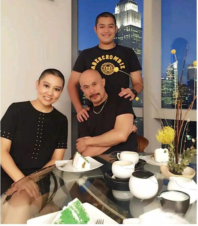 邓紫棋|26年前,徐锦江一见钟情过路女兵当场就向其求婚,今两人如胶似漆