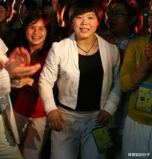 举重|三弟子被剥夺奥运金牌！举重教练被终身禁赛，高官哥哥也帮不了他
