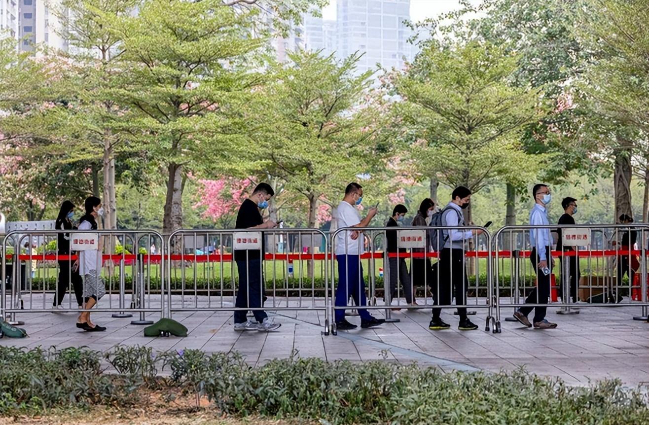 新华社、人民日报同时谈核酸乱象,柳州不用外来机构被人们点赞