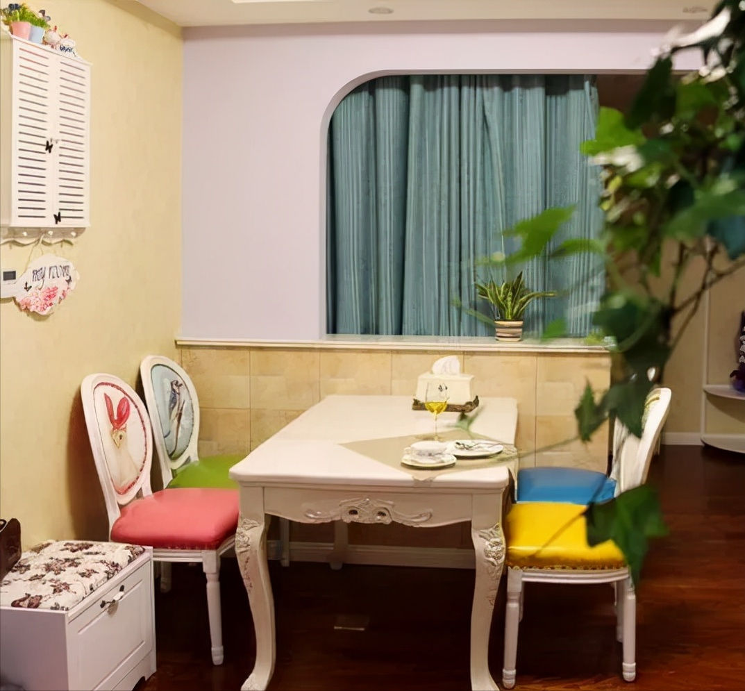 老婆花20w装修的80平新房,餐厅的设计,估计你们都没见过!