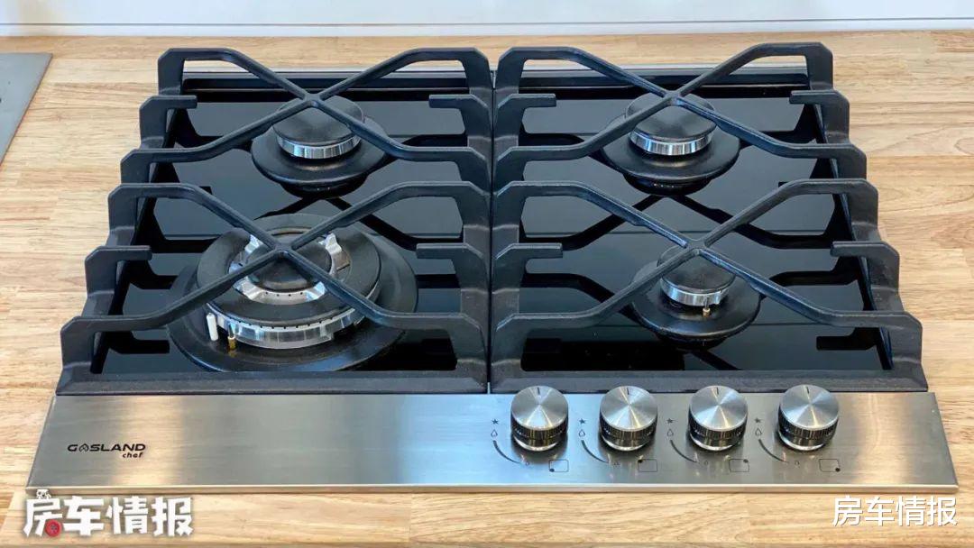 名副其实的房车!外观像木屋内部和大学宿舍一样,带厨房和卫生间