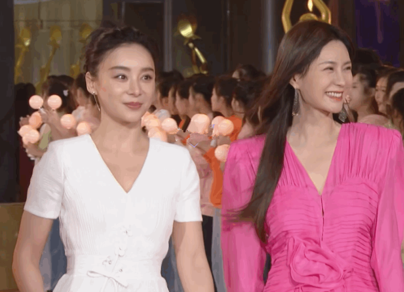 金鹰节|金鹰节开幕式现场:朱迅脸僵,孙怡美爆全场,沈梦辰长腿又直又白