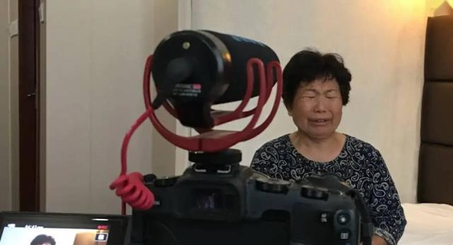 律师|杜新枝辩护律师晒团队照被杜粉称赞，网友嘲讽：别恶心人了！