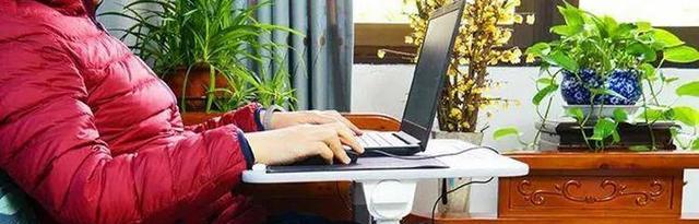 笔记本电脑|笔记本电脑长期斜放,会对电脑造成这几点影响,你都知道么?