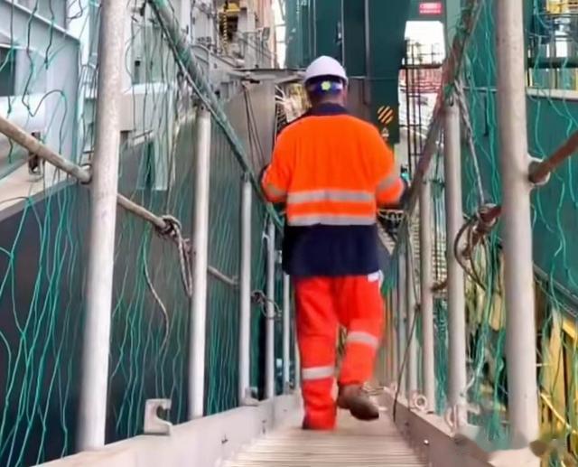 招聘|35岁山东人,从小失去父母,是理发店老板收留我,指引我成了海员