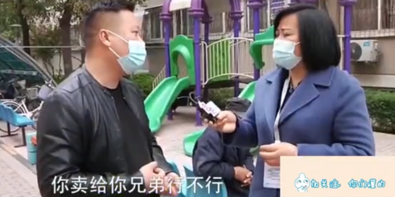 姐姐没有原则的接济弟弟,弟弟欠债50万逼着她还:你可以卖房子