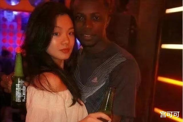 武汉校花执意远嫁非洲,婚后惨遭虐待被迫卖身,父亲绝望自缢