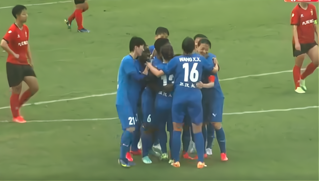 长春华信女足|2-1！女超冠军大逆转！武汉队绝杀6连胜+世界波，长春队失误=丢球