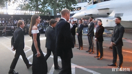 汤姆·克鲁斯|汤姆·克鲁斯被赞“迷人”的完美绅士:手牵英国王妃,彰显风度