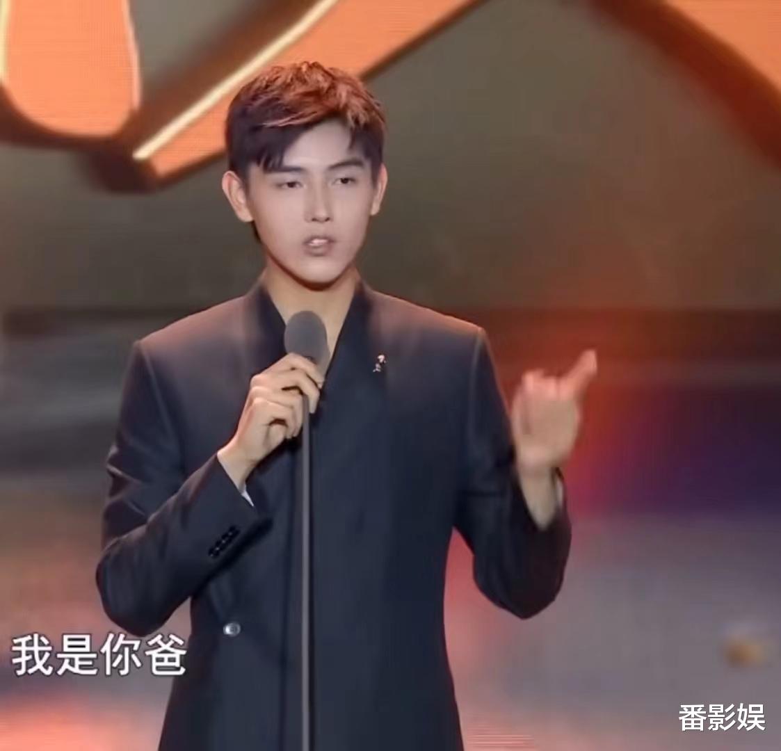 陈红|阿瑟一家真的绝了！为捧儿子宣传新剧，连“愚蠢”的热搜都用上了