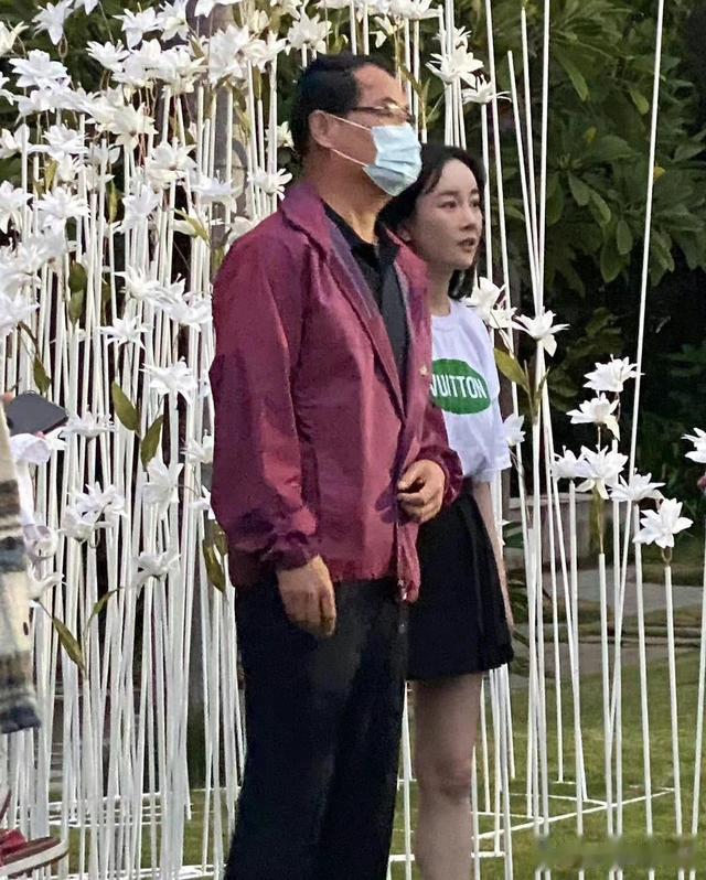 张檬|张檬金恩圣将举办婚礼,女方挽着父亲正在彩排,新郎的眼神好深情