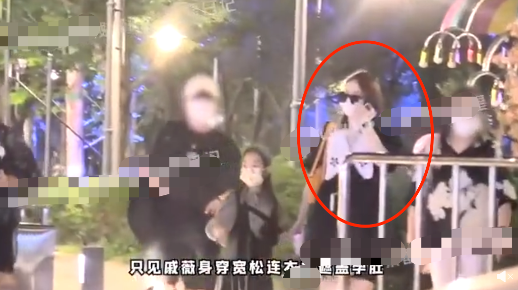 戚薇|戚薇挺孕肚带女儿逛街！肚大似筐双腿浮肿，lucky打扮精致似公主