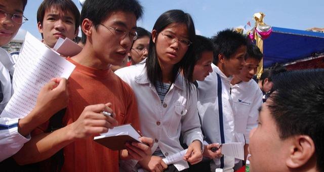 事业单位|事业单位门槛或将降低,毕业生“喜出望外”,找工作更容易了!