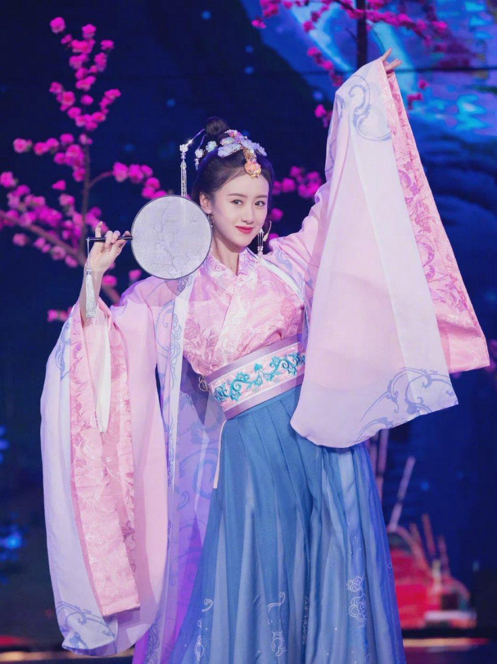 袁冰妍|这是袁冰妍?这也太美了,比《琉璃》的造型还好看,优雅又妩媚