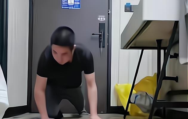 男子隔离期间在酒店清洗空调、拖地板,网友:啥时候来我家