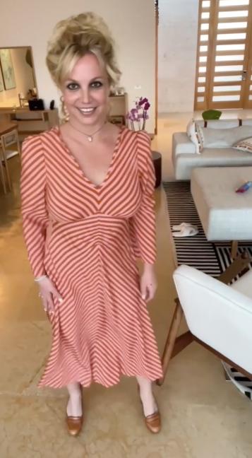 布兰妮·斯皮尔斯|小甜甜布兰妮网上连发luo照,引网友担忧:你没事吧?