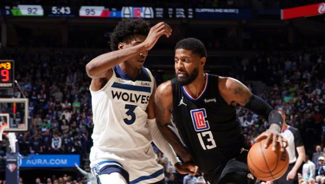 贝弗利|贝弗利脱球衣+喝啤酒，成全联盟焦点！詹姆斯围观，NBA官方也动容