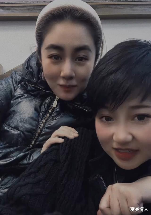 抽脂 赵本山徒弟胖丫出狱后首次与老公杨树林同框唱戏，抽脂减肥变化大