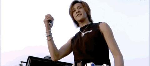 街拍|百变骚男何润东！