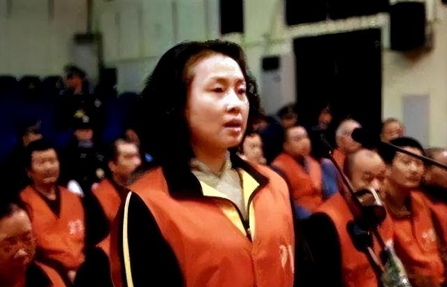 四川“黑道女皇”叶永梅:靠漂亮脸蛋为祸内江十年,最终被判死刑