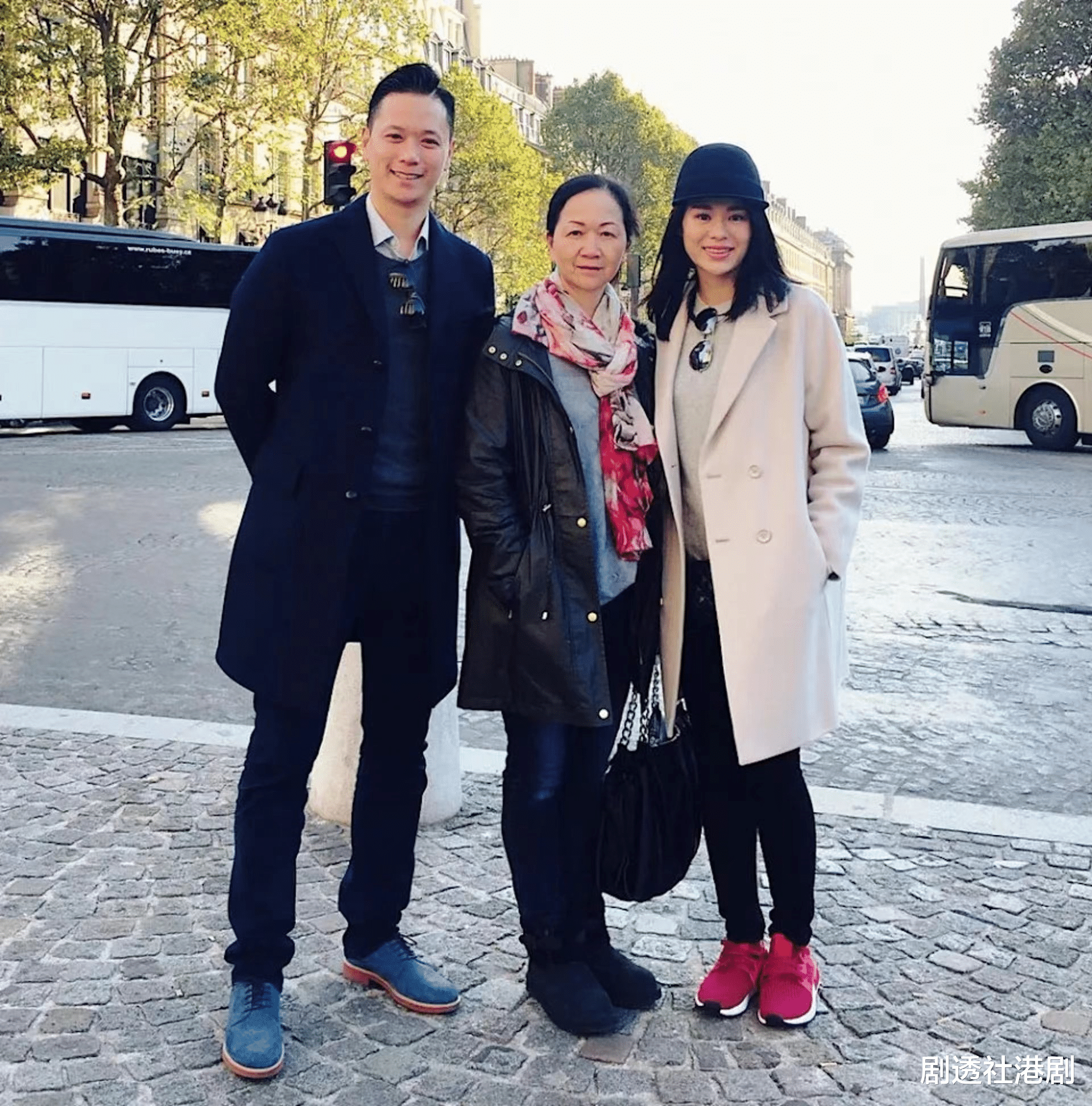 运动 率性干练获网友大赞，42岁胡杏儿时隔十年再剪短发参加《乘风破浪》