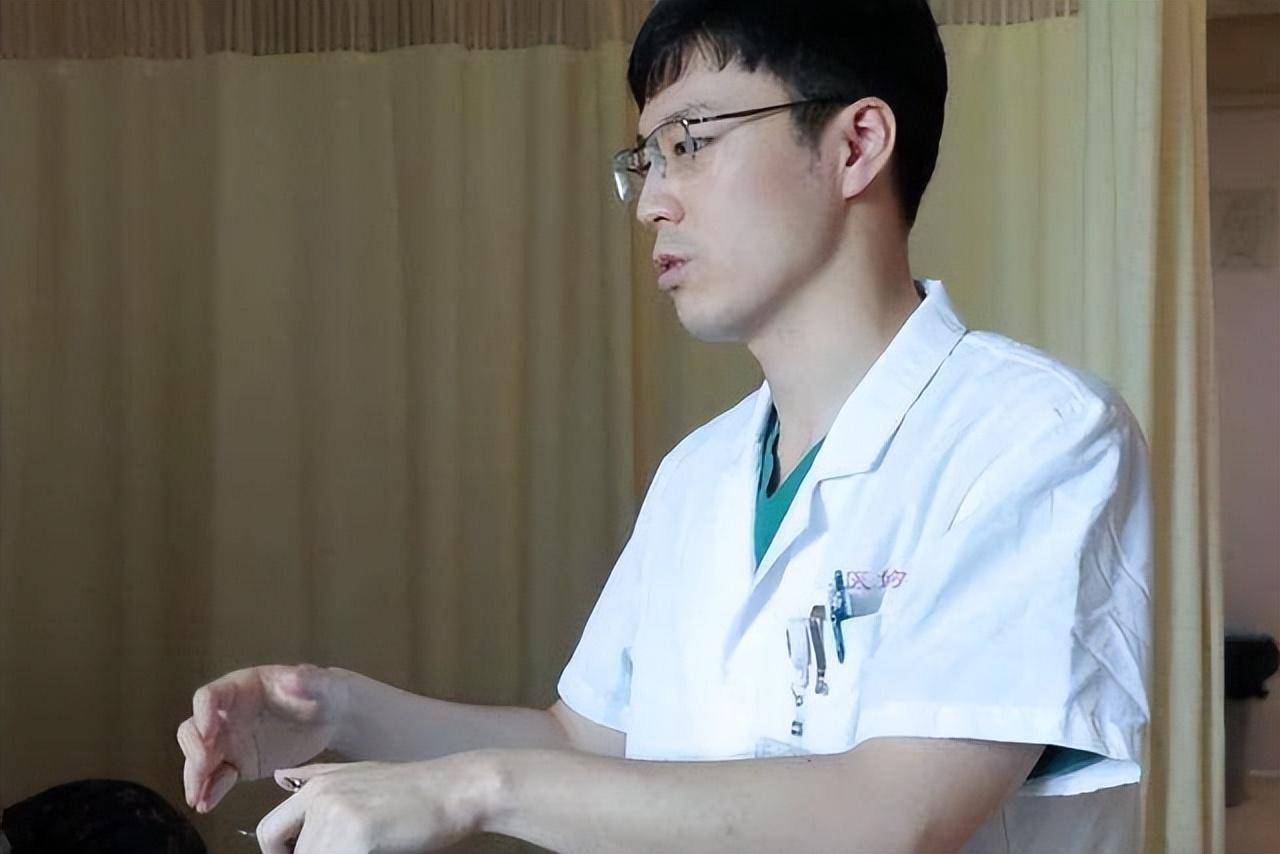 处理男患者隐私时,女护士不会尴尬吗?知情人说出了真相