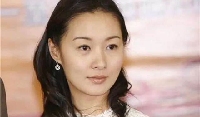 孙嘉琪|郑家榆出自传，情绪崩溃大哭，曾苦恋孙耀威，50岁至今单身无儿女