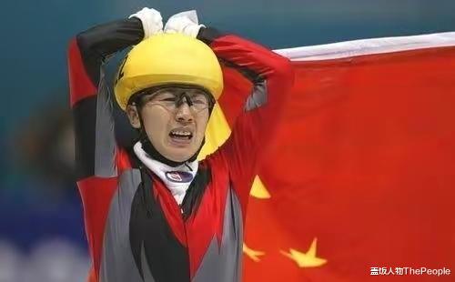 杨扬|16岁夺冠，27岁摘得首枚冬奥金牌，已经退役16年的杨扬现状如何？