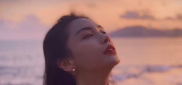 Angelababy|杨颖晒海边度假vlog,身材暴瘦发际线危险,疑似因新剧状态不佳