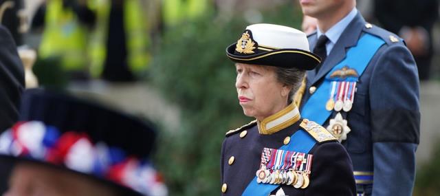 戴安娜|从戴安娜到梅根，她见证了最耀眼的明星逐渐消失，但她一直很坚挺