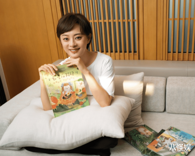 孙俪|孙俪带儿女逛街，透露11岁等等买东西嫌价格贵选择不要，被感动哭