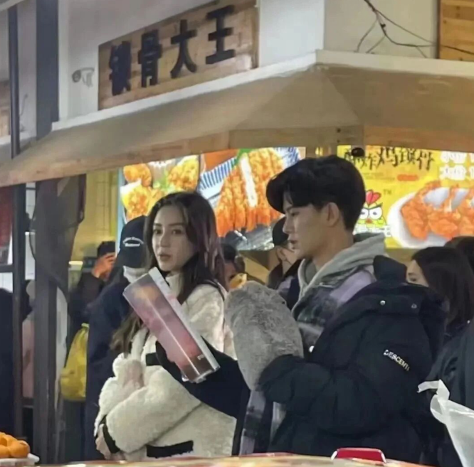 任嘉伦|《暮色心约》路透照曝光，baby满脸疲惫，任嘉伦身高引发热议