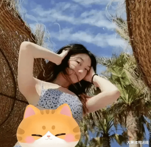 李嫣|王菲16岁女儿李嫣晒泳装照,穿比基尼身材火辣,被质疑尺度过大