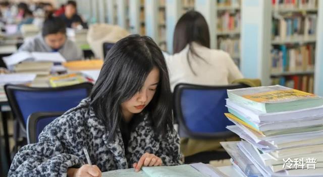 贝恩|大学生迎来“坏消息”，毕业难度再升级，往届生：幸亏我毕业的早