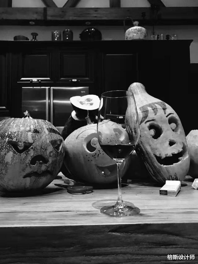 43岁殷桃在北京的豪宅,家中布满名贵花草和家具,价值超百万