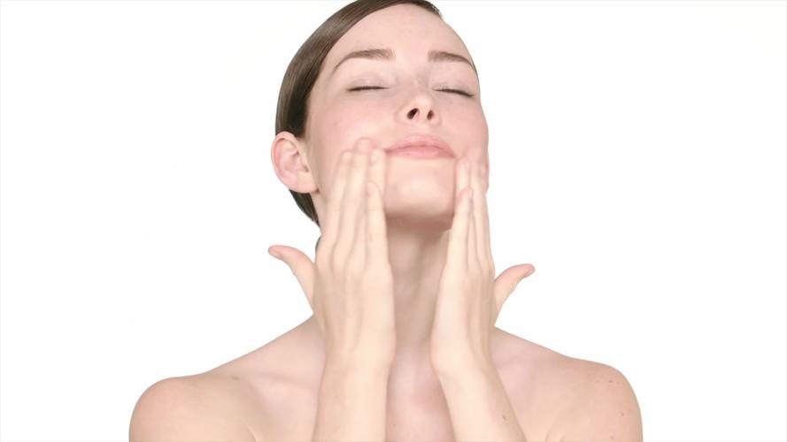 面霜 水，乳，霜，精华哪个能不用？