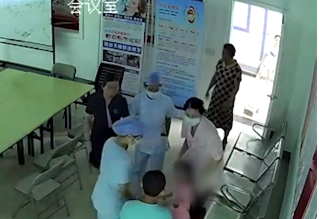 广西女童被12岁男孩殴打三分钟,有些孩子真的是“天生坏种”吗?