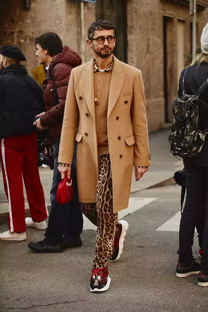 既优雅贵族，又端庄稳重，这才是男人的战袍大衣