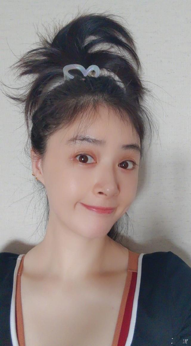 蒋欣 蒋欣瘦身后气质大变，随手拍出时尚大片