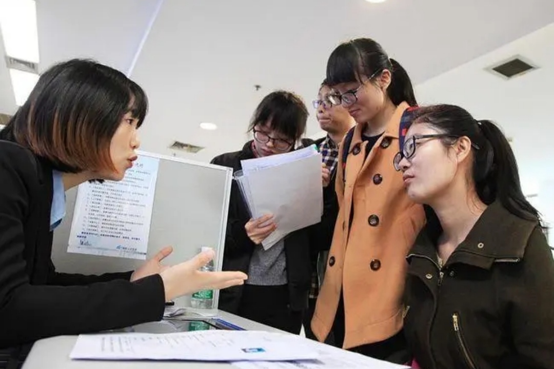 大学生|有种“艰难”叫农村出来的985大学生，北上广难留，老家也没脸回