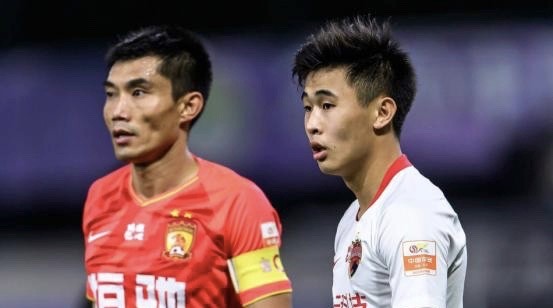 国足|喜讯！FIFA确定22岁前英超新星能为国足登场，郑智接班人将战12强赛
