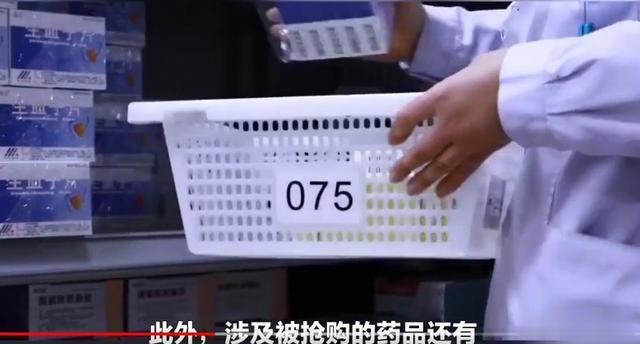 有门店一天卖40万盒连花清瘟,甚至有市民反映药价暴涨240%