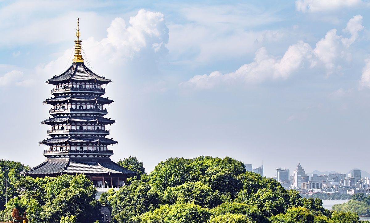 孙海洋|孙海洋包水饺暖心，彭四英到雷峰塔看景，姐姐送孙卓上学幸福