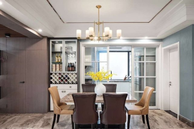 112平现代风二居室,灯光在夜幕下散发出一种雅致迷人的气息