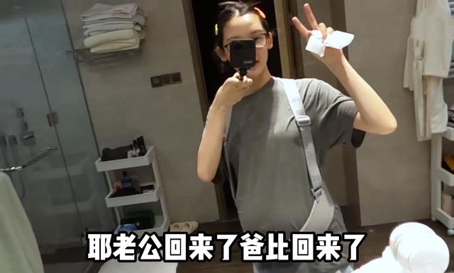 苗苗|郑恺工作结束返回上海家中,老婆苗苗很开心,一家三口终于团聚了