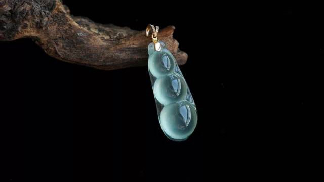 翡翠|翡翠欣赏丨极品“晴水”之美