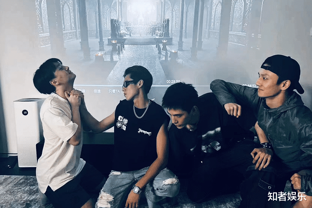 王鹤棣|继黄景瑜之后,娱乐圈又添一大怪象,“社交悍匪”王鹤棣名副其实