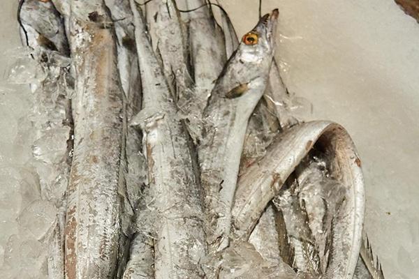 做菜时,发现带鱼出现这种情况不要吃,可能含有甲醛!