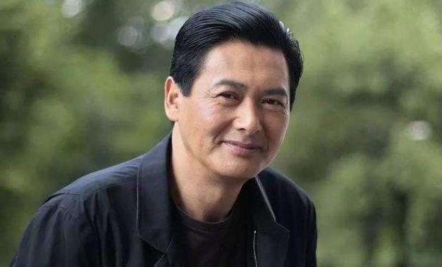 谭咏麟|周润发怒吼:又是艾伦!随后谭咏麟退出领奖台,张国荣宣布封麦!